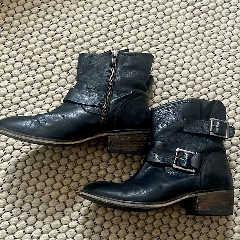 Seychelles engineer boots
